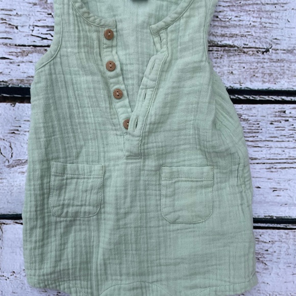 Sleeveless Henley one piece romper bundle lot size 6-12 months - Picture 6 of 9